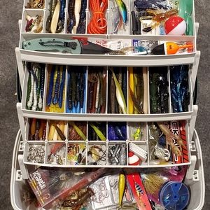 Fishing tackle box